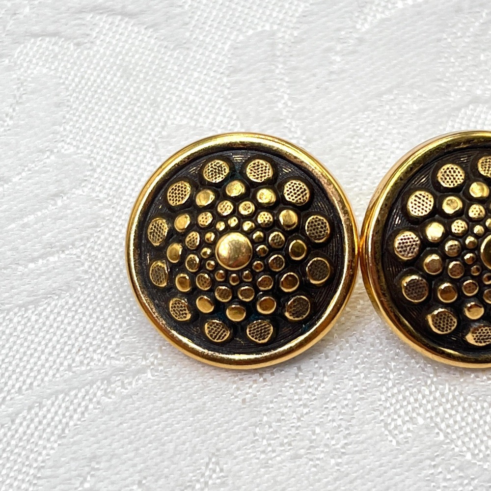 Vintage Accessocraft Gold and Black Tone Textured Circular Screw Back Earrings - Picture 2 of 11